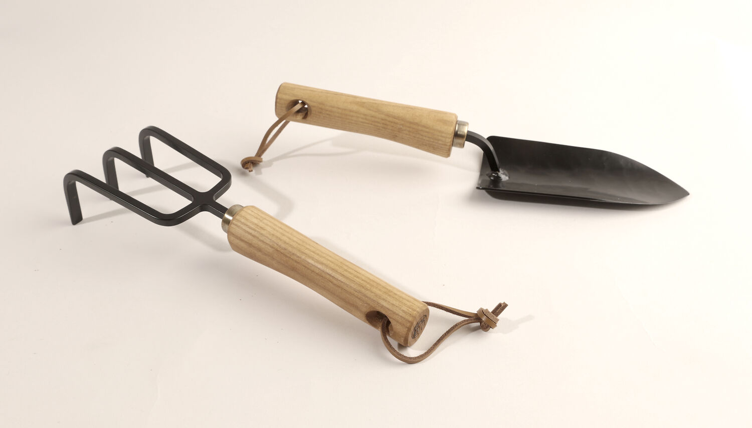 Niwaki Moku Cultivator Small - 23,5 cm lang Handkultivator aus Kohlenstoffstahl
